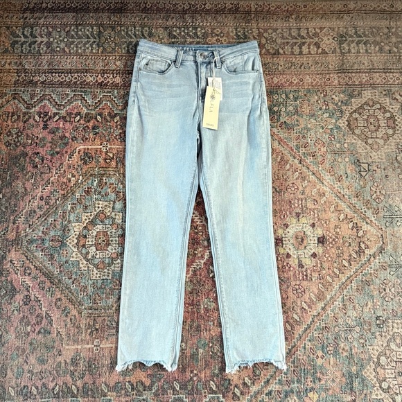 NWT Laurie Felt Daisy Denim Crop Easy Skinny in Light Wash Size 2 - Picture 4 of 8